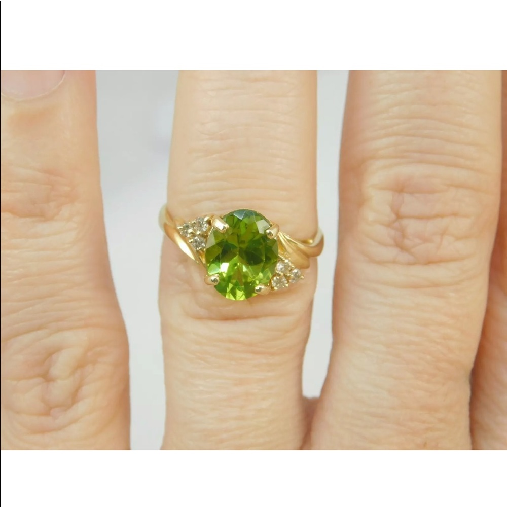 SOLID GOLD 1.75CT PERIDOT 6PTS DIAMOND